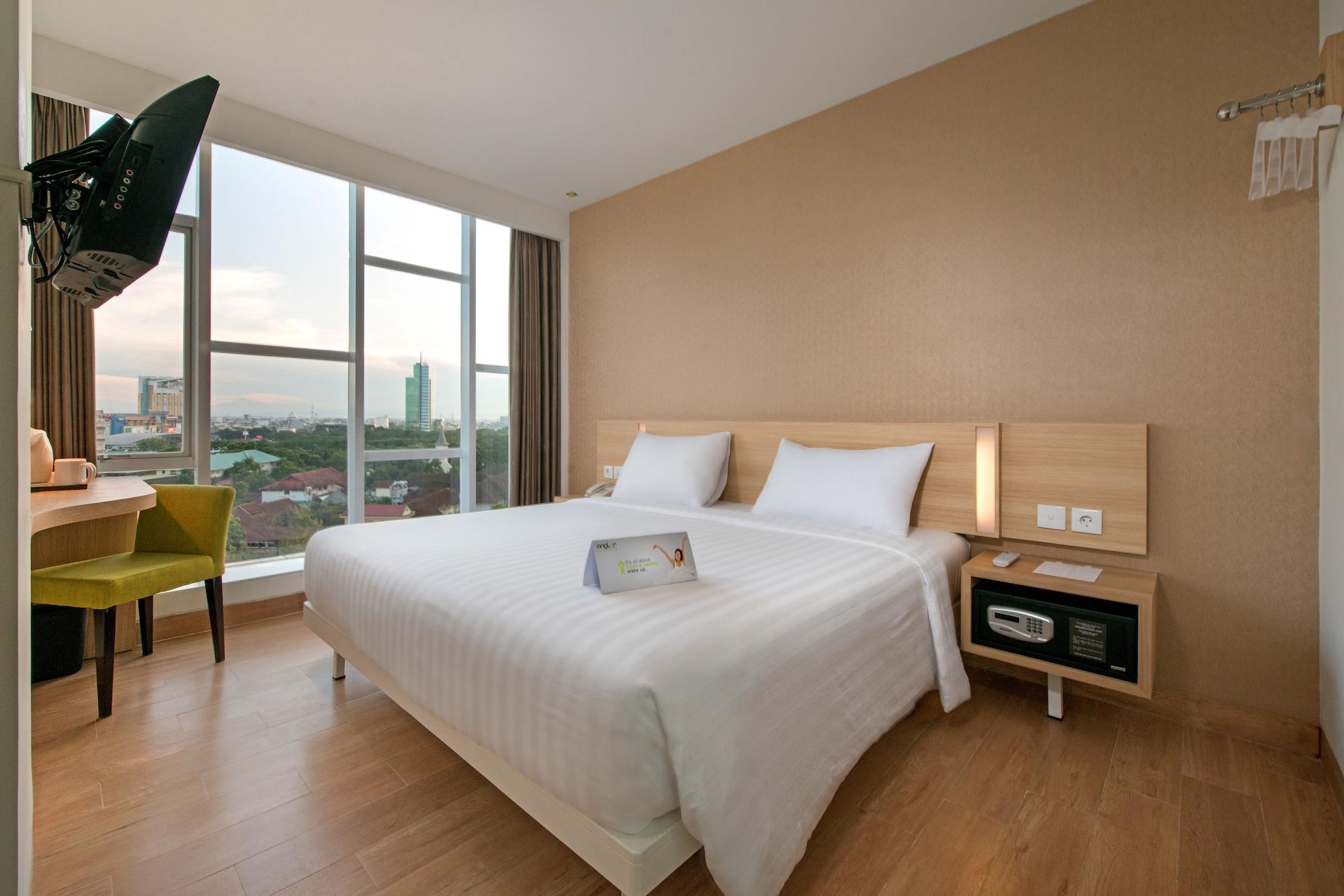 Whiz Prime Hotel Hasanuddin Makassar Exterior photo