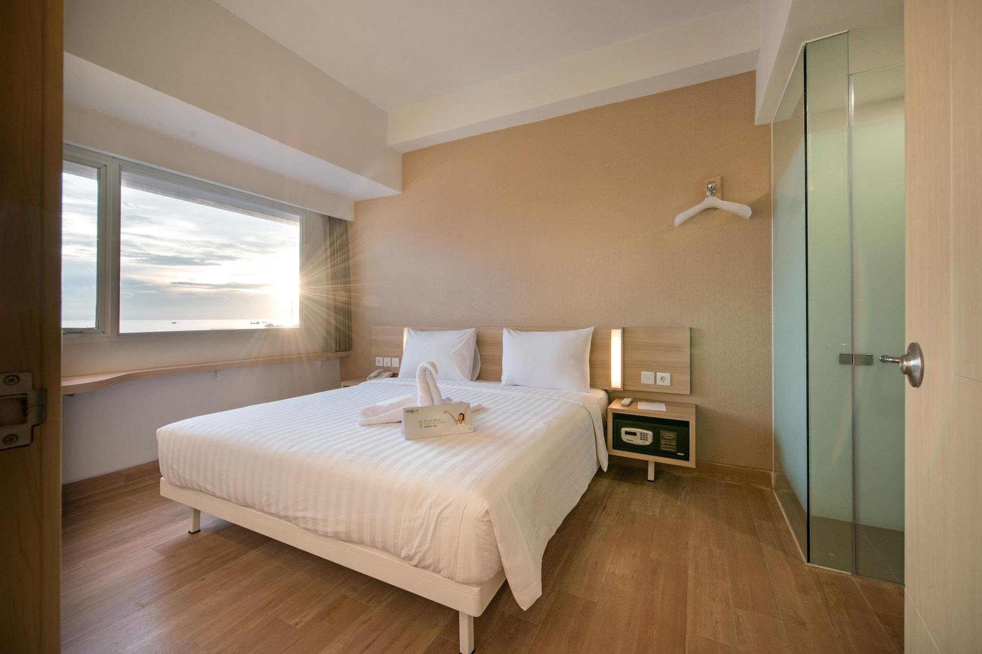 Whiz Prime Hotel Hasanuddin Makassar Exterior photo