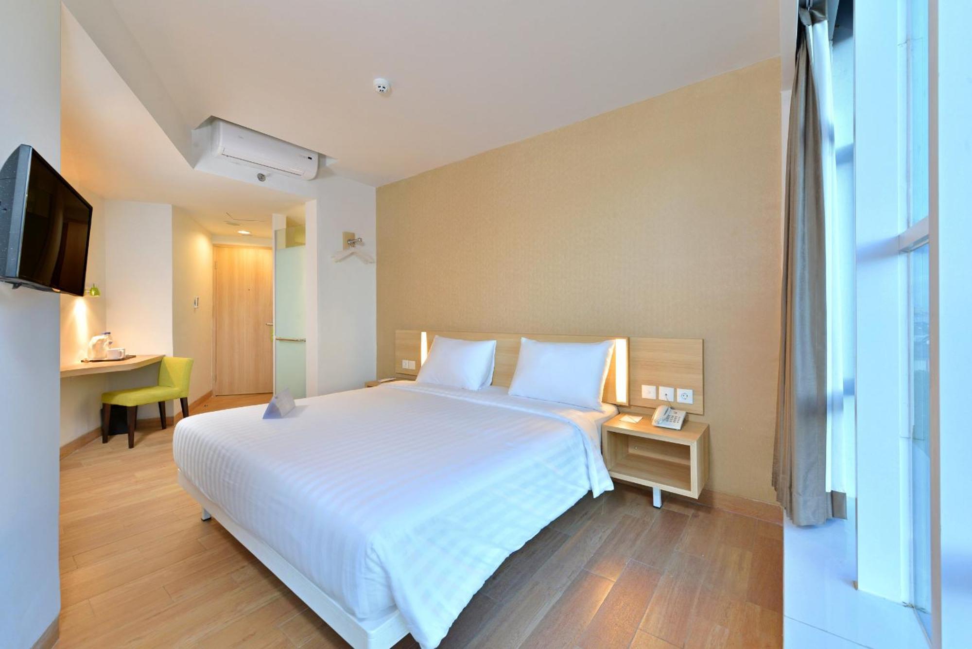 Whiz Prime Hotel Hasanuddin Makassar Exterior photo