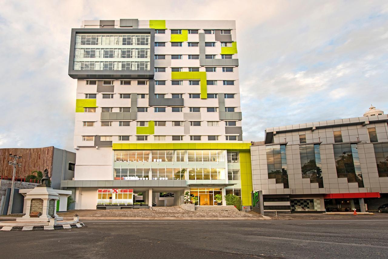 Whiz Prime Hotel Hasanuddin Makassar Exterior photo