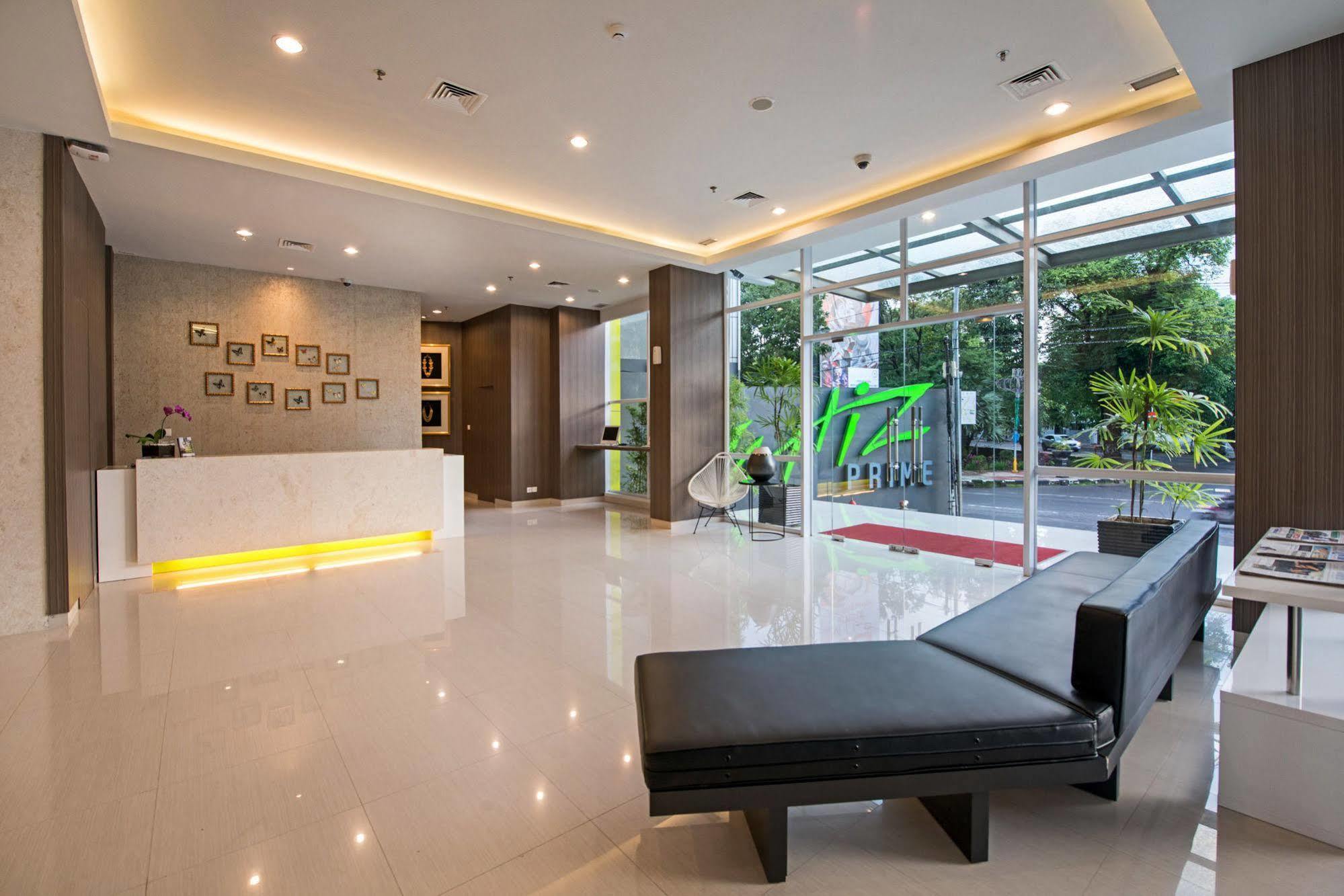 Whiz Prime Hotel Hasanuddin Makassar Exterior photo